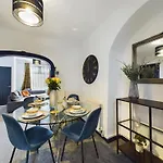 Charming Apartments - Cosy Retreat - Short Drive To City Centre - Free Parking