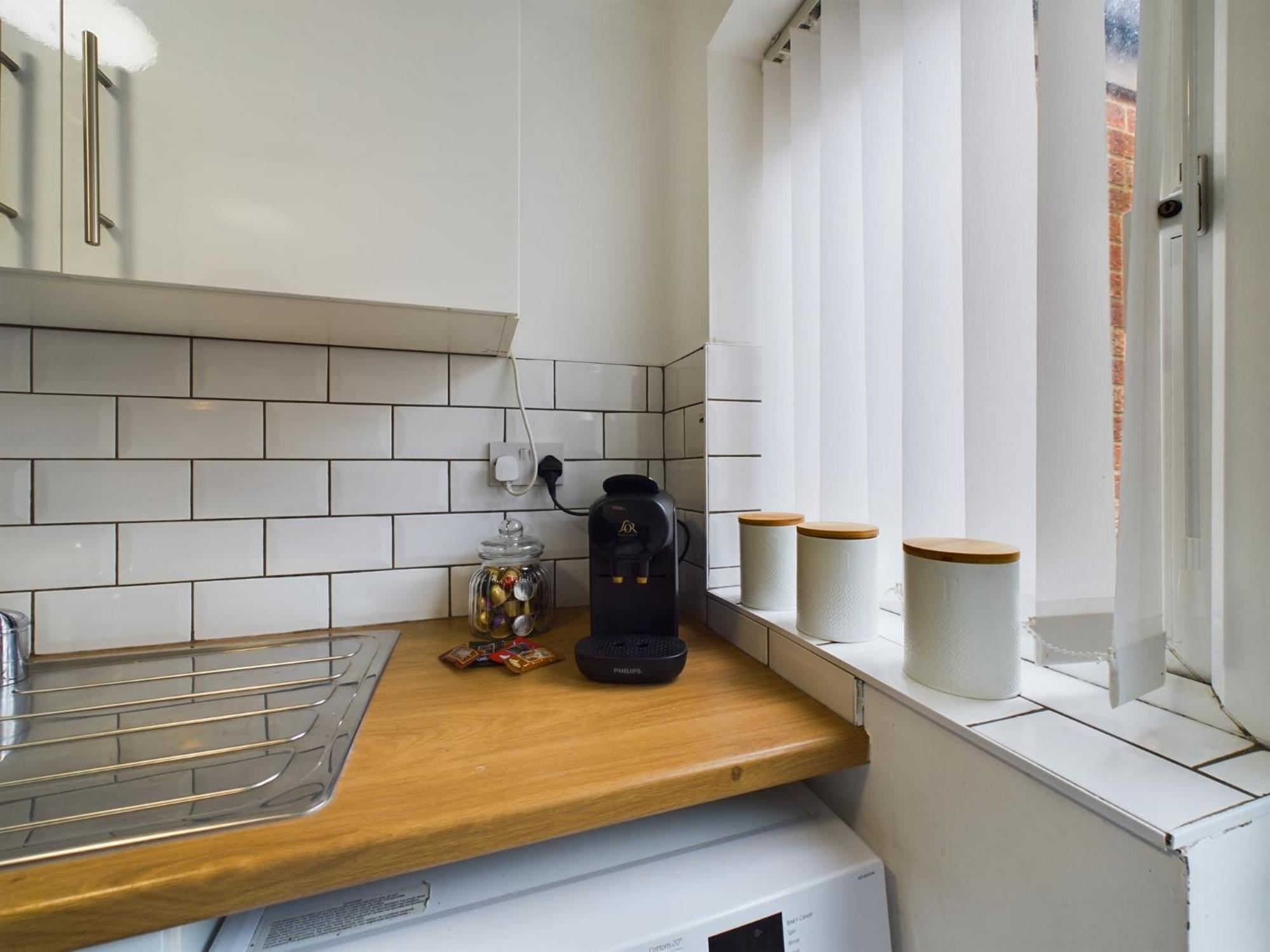 Charming Anfield Apartments: Family-friendly Near Center Apartment *