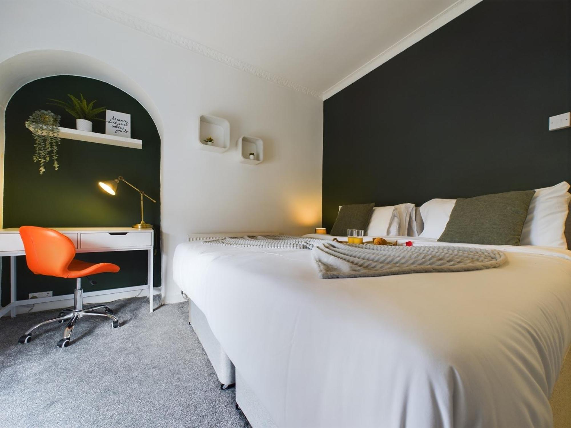 Charming Anfield Apartments: Family-friendly Near Center Apartment *