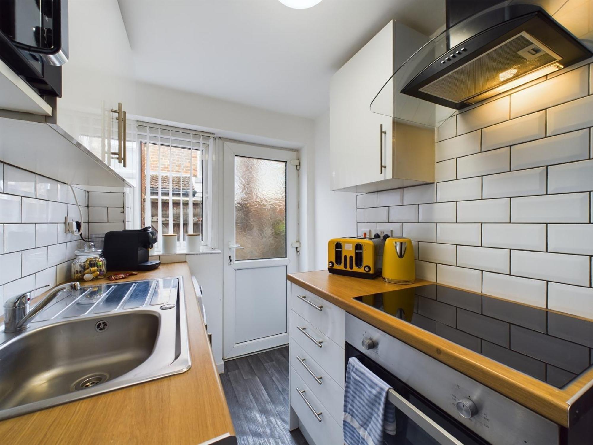 Charming Anfield Apartments: Family-friendly Near Center Apartment Liverpool