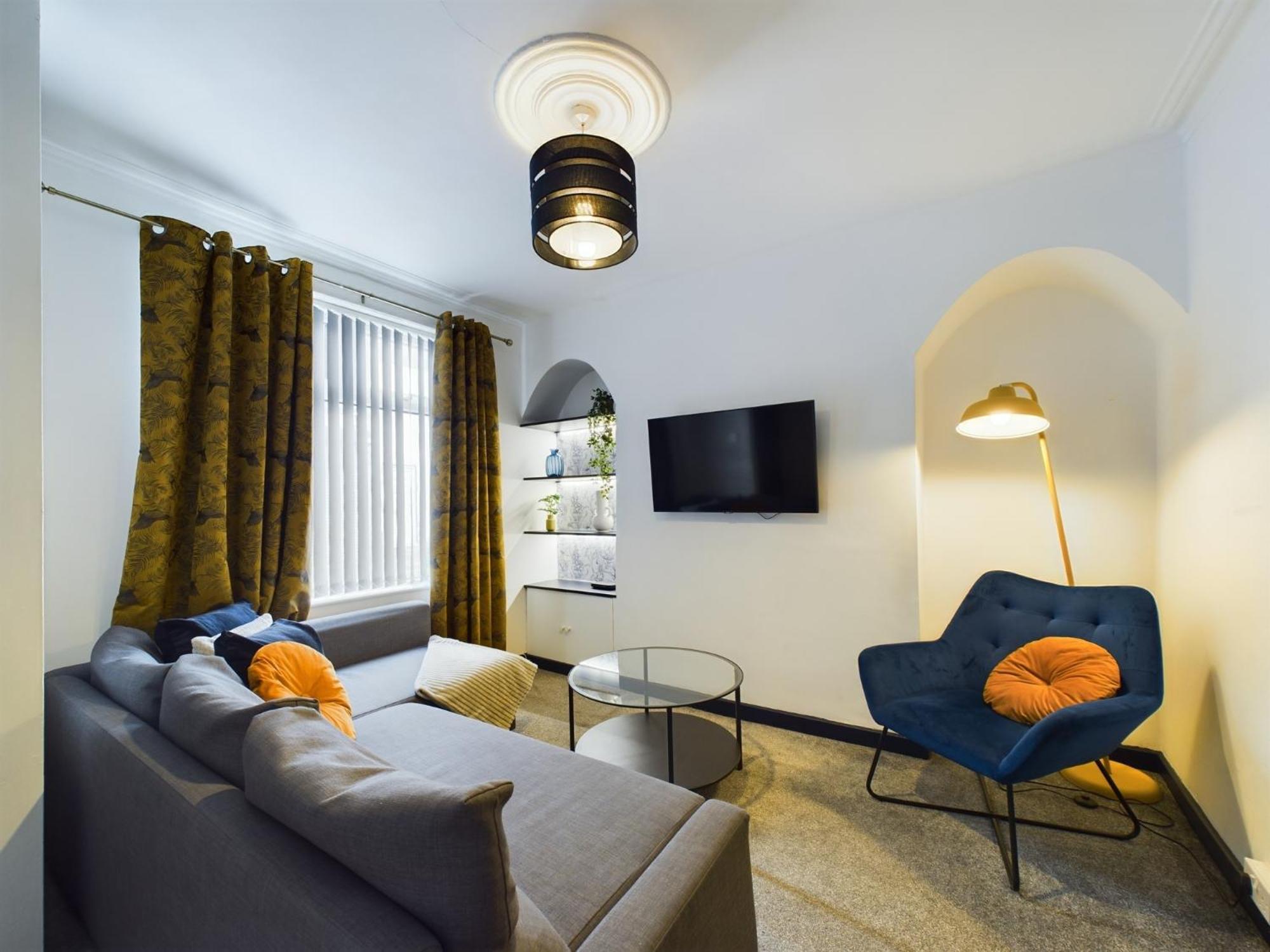 Apartment Charming Anfield Apartments: Family-friendly Near Center Liverpool
